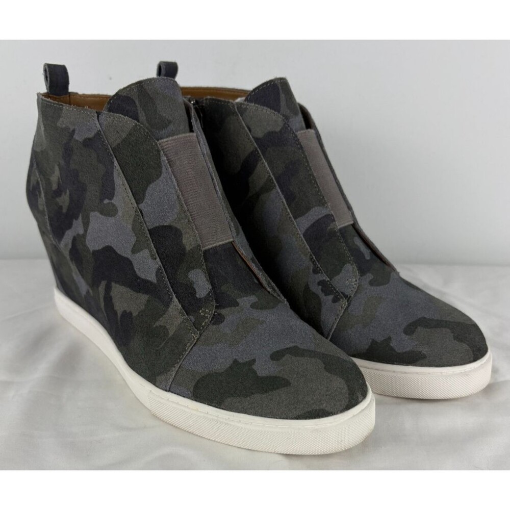 Linea Paolo Felicia Camo Suede Hidden Wedge Sneaker Bootie Women Size 9.5 EUC